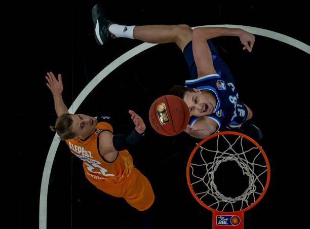 并推动台球 并推动台球